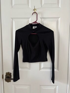 Princess Polly Black Long Sleeve Keyhole Crop Top